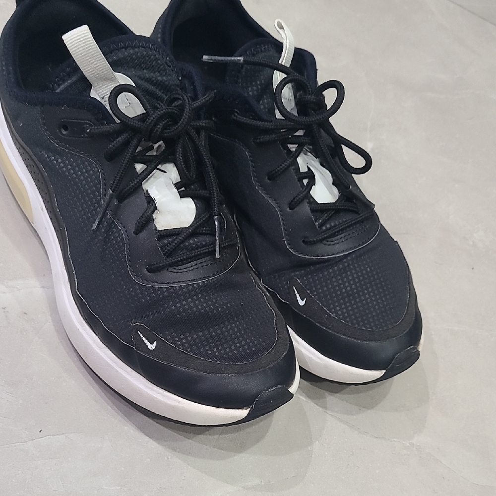Nike Women's Air Max Dia sneakers